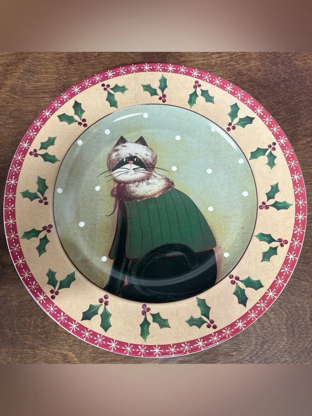 Oneida Holiday Cats Stoneware Accent Plate in Green, Red, Cream